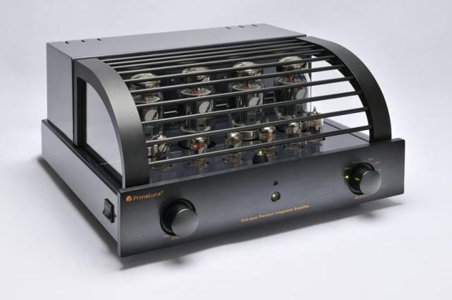 001-PrimaLuna-DiaLogue-Premium-Integrated-Amplifier---voorzijde-schuin-met-kap
